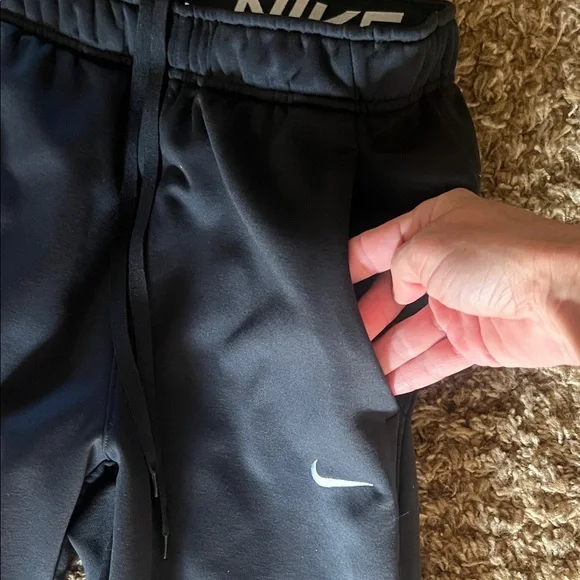 Therma-Fit Nike Joggers, men’s small - Picture 6 of 8